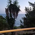 Corfu Sea Front Apartment, The Nest